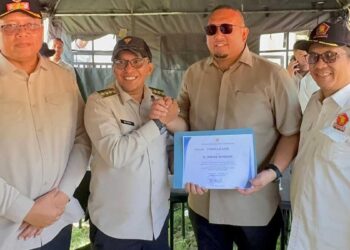 Percepatan Penanganan Bencana, Andre Rosiade Serahkan Bantuan Lengkap ke Tanah Datar