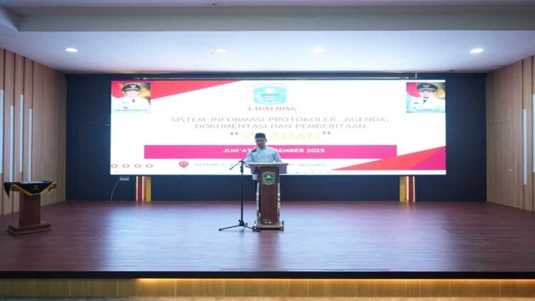 Pemkab Solok Luncurkan Aplikasi SIPADAN, Dorong Layanan Informasi Publik lebih Terbuka 1 Bupati Solok Jon Firman Pandu meresmikan aplikasi SIPADAN. (Foto: Diskominfo Kabupaten Solok)