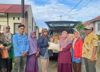 GOW Kabupaten Solok Salurkan Bantuan ke Korban Longsor Bukit Gompong