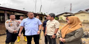 Andre Rosiade Perbaiki Rumah Dinas Personel Polsek Pauh Padang yang Rusak karena Banjir Bandang 9 Andre Rosiade Perbaiki Rumah Dinas Personel Polsek Pauh Padang yang Rusak karena Banjir Bandang