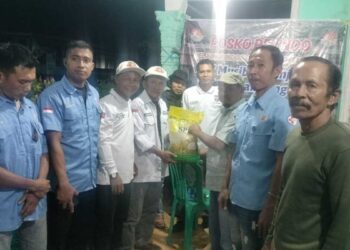 Kepala Desa Merangin Salurkan Bantuan Rp50 Juta untuk Korban Banjir Bandang di Kabupaten Solok