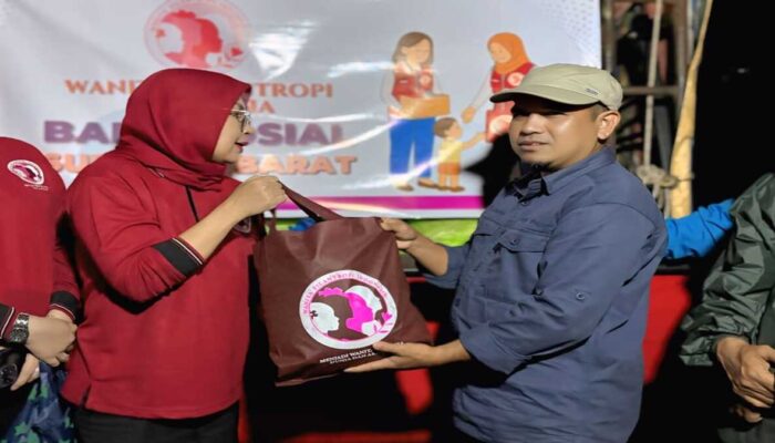 WFI Salurkan Bantuan ke 2.000 Warga Terdampak Banjir di Kabupaten Solok