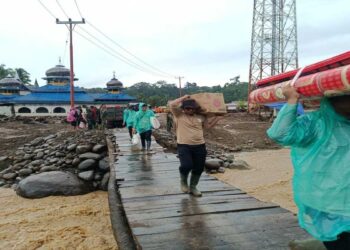 Tim Gabungan Maksimalkan Distribusi Logistik lewat Jalur Darat ke Palembayan, Agam 1 Tim Gabungan Maksimalkan Distribusi Logistik lewat Jalur Darat ke Palembayan, Agam