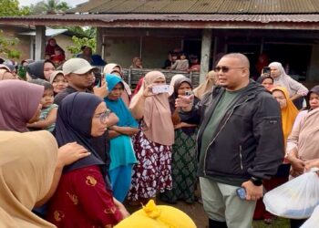 Andre Rosiade Serahkan Ratusan Sembako di Kampung Jambak Koto Tangah, Tampung Aspirasi Perbaikan Jembatan dan Jaringan PDAM