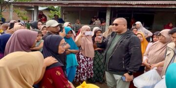 Andre Rosiade Serahkan Ratusan Sembako di Kampung Jambak Koto Tangah, Tampung Aspirasi Perbaikan Jembatan dan Jaringan PDAM 13 Andre Rosiade Serahkan Ratusan Sembako di Kampung Jambak Koto Tangah, Tampung Aspirasi Perbaikan Jembatan dan Jaringan PDAM