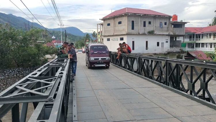 Dua Jembatan Bailey di Kabupaten Solok Sudah Bisa Dilalui, Akses Warga kembali Normal 1 Dua unit jembatan bailey yang dibangun pascabencana sudah bisa dilewati masyarakat. (Foto: Diskominfo Kabupaten Solok)