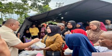 Andre Rosiade Kunjungi Pengungsi Korban Banjir Bandang Padang di Rusus Nelayan, Serahkan Bantuan dan Tegaskan Komitmen Pemerintah Pusat 13 Andre Rosiade Kunjungi Pengungsi Korban Banjir Bandang Padang di Rusus Nelayan, Serahkan Bantuan dan Tegaskan Komitmen Pemerintah Pusat