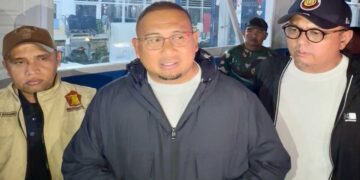 Mencekam! Andre Rosiade Antar 500 Nasi Bungkus ke Pengungsi Banjir Bandang Pauh Padang 12 Mencekam! Andre Rosiade Antar 500 Nasi Bungkus ke Pengungsi Banjir Bandang Pauh Padang