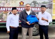 Andre Rosiade Serahkan 5.000 Paket Sembako untuk Korban Bencana Banjir Bandang Kabupaten Solok