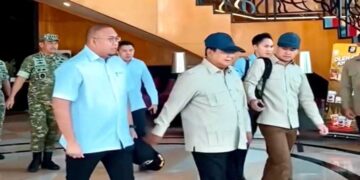 Turun Langsung ke Lokasi Bencana, Presiden Prabowo Didampingi Andre Rosiade Pastikan Hunian dan Infrastruktur Tuntas 13 Turun Langsung ke Lokasi Bencana, Presiden Prabowo Didampingi Andre Rosiade Pastikan Hunian dan Infrastruktur Tuntas
