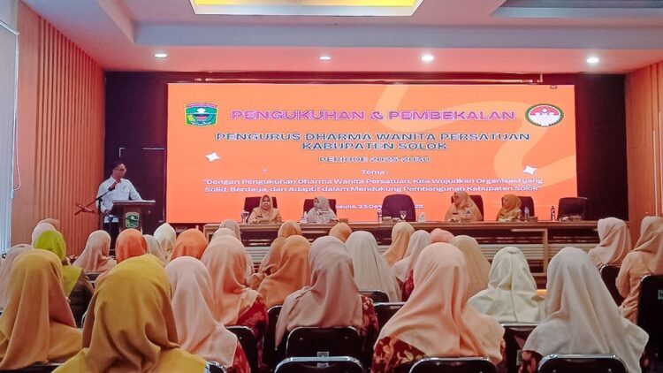 Pengurus DWP Kabupaten Solok periode 2025-2030 resmi dikukuhkan. (Foto: Diskominfo Kabupaten Solok)