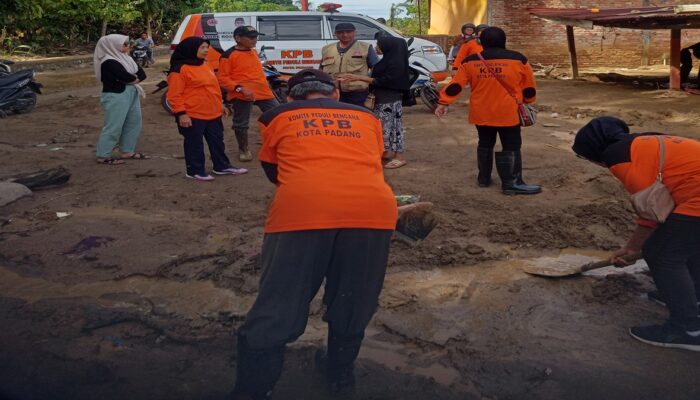 Sebulan Pascabencana, Relawan KPB Padang Tetap Aktif Bantu Warga