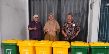 SMKN 1 Baso Terima Bantuan Enam Tong Sampah Terpilah dari Semen Padang 13 Bantuan tong sampah dari PT Semen Padang. (dok. istimewa)