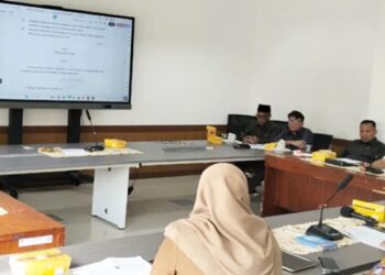 Pansus I DPRD Padang membahas pencabutan Perda keuangan Wali Kota. (Foto: DPRD Padang)