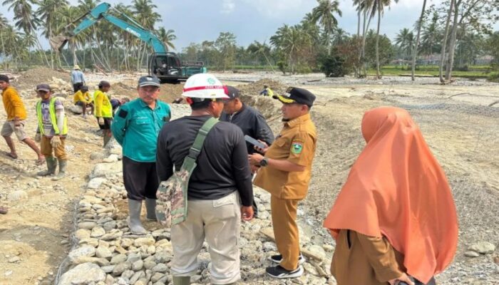 Cegah Banjir Berulang, Pemkab Solok Lakukan Normalisasi Batang Saniangbaka
