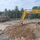 Excavator yang diturunkan PT Semen Padang untuk normalisasi sungai di Gunung Nago. (dok. istimewa)