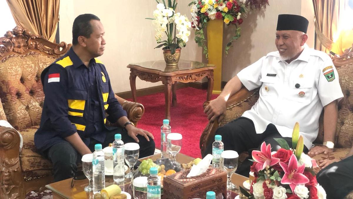 Gubernur Mahyeldi bersama Menteri ESDM Bahlil Lahadalia. (dok. istimewa)