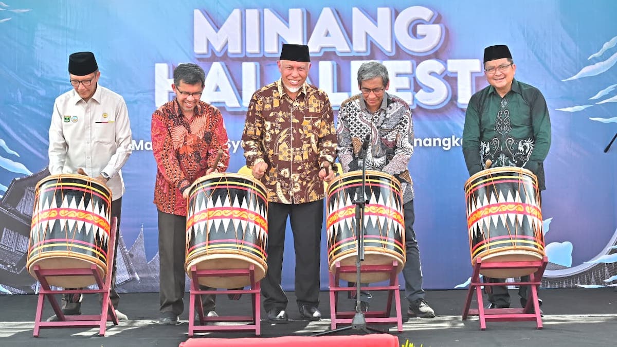 Gubernur Mahyeldi buka Minang Halal Fest 2026. (dok. adpsb)