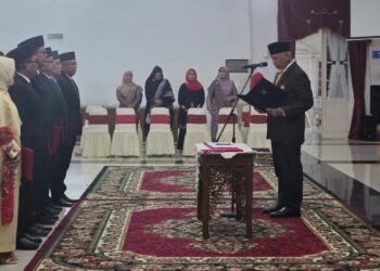 Gubernur Mahyeldi lantik enam pejabat tinggi di lingkup Pemprov Sumbar. (dok. istimewa)