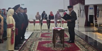 Gubernur Mahyeldi lantik enam pejabat tinggi di lingkup Pemprov Sumbar. (dok. istimewa)