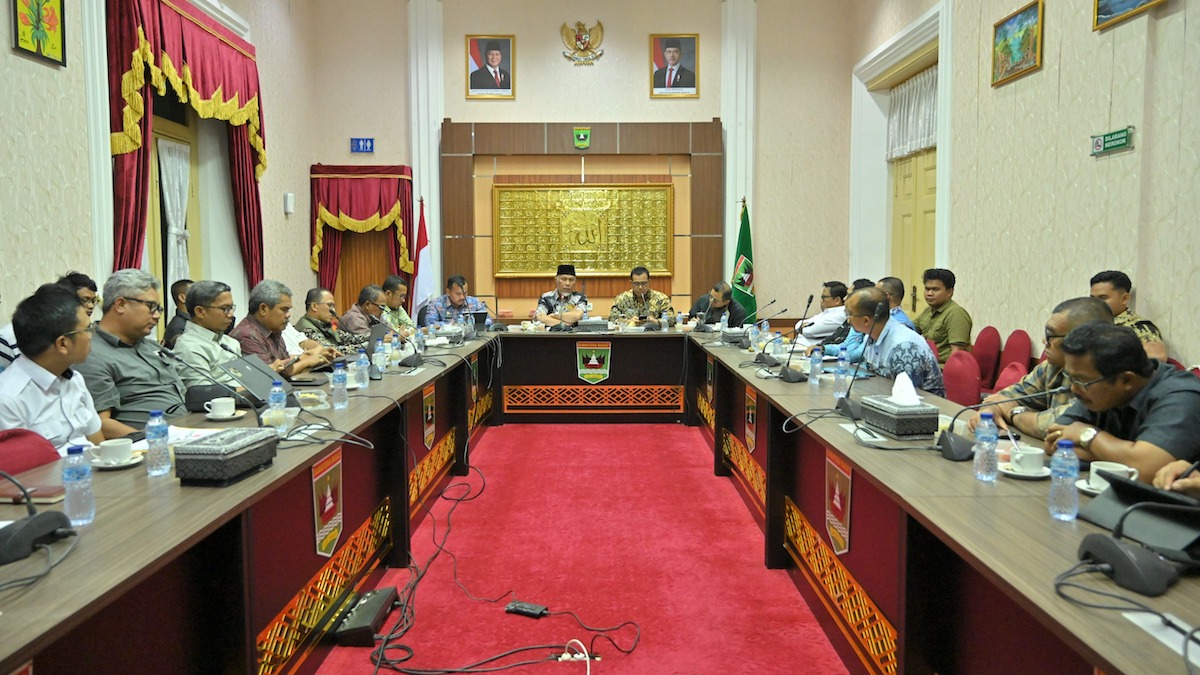Gubernur Mahyeldi rakor terkait masalah air bersih pascabencana di Padang. (dok. istimewa)
