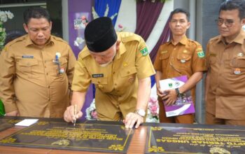 Gubernur Mahyeldi resmikan BLUD di tiga UPTD Dinas Peternakan Sumbar. (dok. adpsb)
