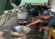Dapur Umum TNI AD Layani Penyintas Banjir Bandang di Palembayan Agam
