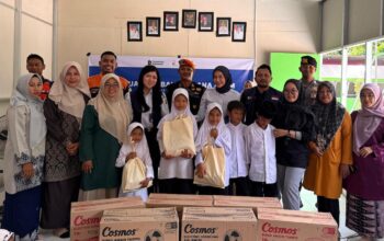 KAI Divre II Sumbar Bersama KAI Properti Sapa Sekolah Terdampak Bencana Banjir di Batang Anai. (dok. istimewa)