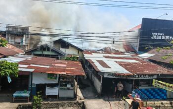 Kebakaran di depan RS Bhayangkara Polda Sumbar. (dok. istimewa)