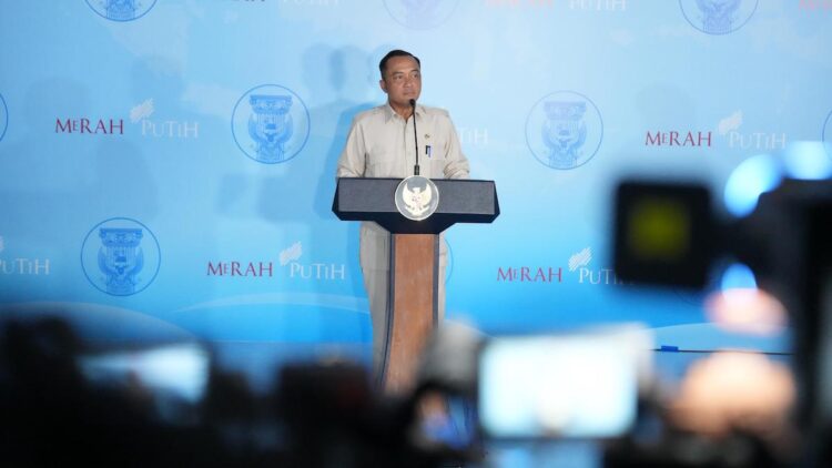 Mensesneg RI Prasetyo Hadi saat memberikan keterangan pers usai pertemuan dengan Presiden Prabowo di Hambalang. (dok. Bakom RI)