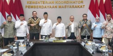 Menteri UMKM Maman Abdurrahman mengikuti rapat koordinasi tentang penguatan UMKM di wilayah terdampak bencana Sumatra bersama Menko Pemberdayaan Masyarakat serta menteri terkait di Kemenko Pemberdayaan Masyarakat, Jakarta. (Foto: Istimewa)