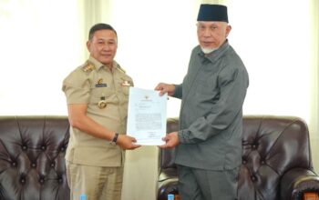 Pertemuan Gubernur Mahyeldi dan Wako Bukittinggi Ramlan Nurmatias. (dok. adpsb)
