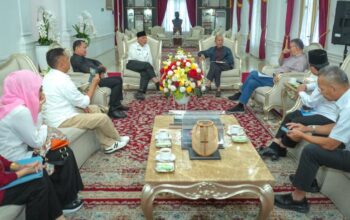 Pertemuan Gubernur Mahyeldi dengan jajaran pengurus IKB Pekanbaru. (dok. istimewa)