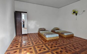 Suasana di salah satu kamar huntara kawasan Batang Anai Padang Pariaman. (dok. Radarsumbar.com)
