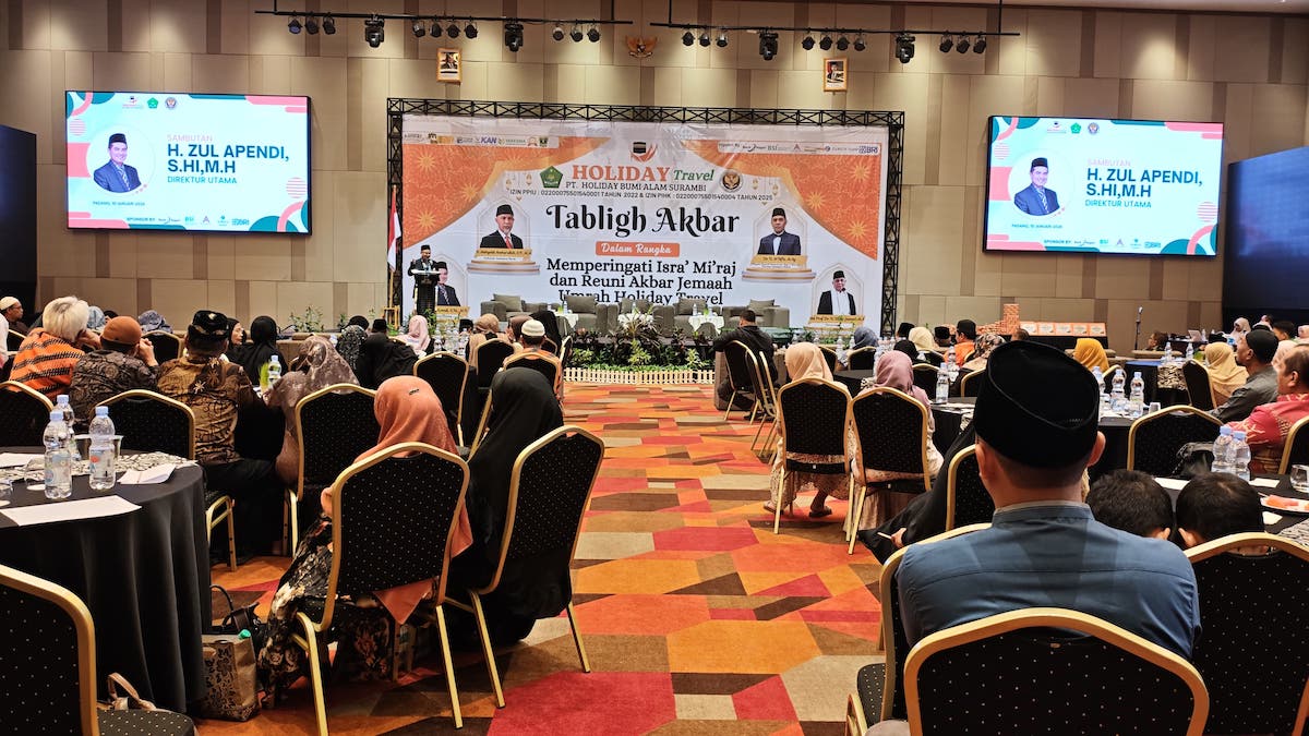Tabligh Akbar dan reuni Holiday Travel di Padang. (dok. istimewa)
