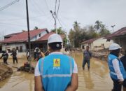 YBM PLN UP3 Padang Hadir untuk Tenaga Alih Daya Terdampak Banjir