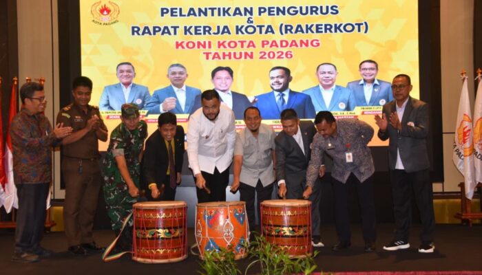 Lantik Pengurus KONI Padang, Wako Fadly Amran Pastikan Dukungan untuk Porprov 2026