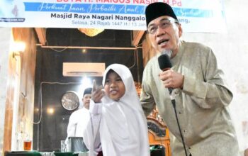 Wawako Maigus Nasir beri tausiyah dalam acara Isra Miraj di Nanggalo. (dok. istimewa)