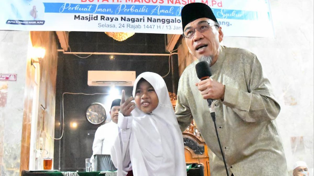 Wawako Maigus Nasir beri tausiyah dalam acara Isra Miraj di Nanggalo. (dok. istimewa)