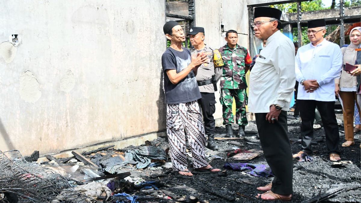 Wawako Maigus Nasir lihat lokasi kebakaran di Jati Pulai. (dok. istimewa)
