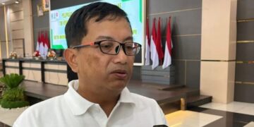 Sekretaris Utama Badan Nasional Penanggulangan Bencana (BNPB) Rustian menjelaskan mitigasi bencana di Kota Padang, Jumat (2/1/2026). ANTARA/Fandi Yogari