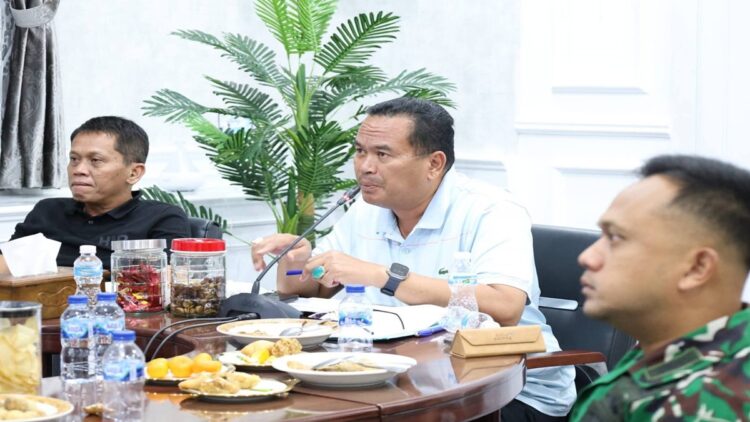 Wako Pariaman Yota Balad melaporkan dampak bencana kepada Gubernur Sumbar secara daring. (Foto: Ist)