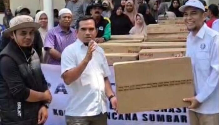 Pemkab Solok Terima Bantuan Peradi untuk Korban Bencana