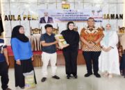 Warga Kota Pariaman Terima Bantuan Pertanian dari DPR RI Cindy Monica