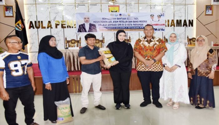 Warga Kota Pariaman Terima Bantuan Pertanian dari DPR RI Cindy Monica