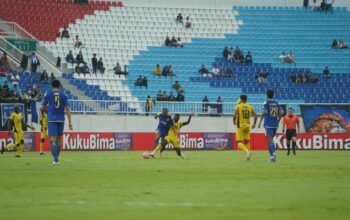 Alhassan Wakaso menjagal pergerakan Dalberto. (dok. istimewa)