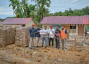 PT Semen Padang Serahkan 8.000 Pcs Sepablock dan 200 Zak Semen untuk Percepatan Pembangunan Huntap
