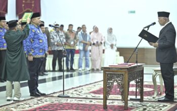 Gubernur Mahyeldi dilantik Andree Algamar jadi Kepala Biro Umum Pemprov Sumbar. (dok. adpsb)