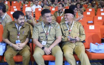 Gubernur Sumbar Mahyeldi bersama Gubernur Sumut Bobby Nasution dan Gubernur Aceh Muzakin Manaf saat Rakornas Kepala Daerah 2026. (dok. adpsb)