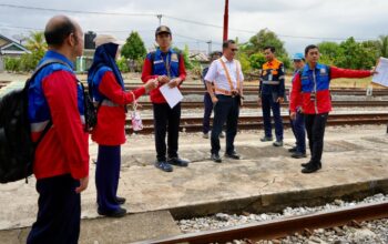 Inspeksi keselamatan Lebaran 2026 oleh tim dari KAI Divre II Sumbar. (dok. istimewa)